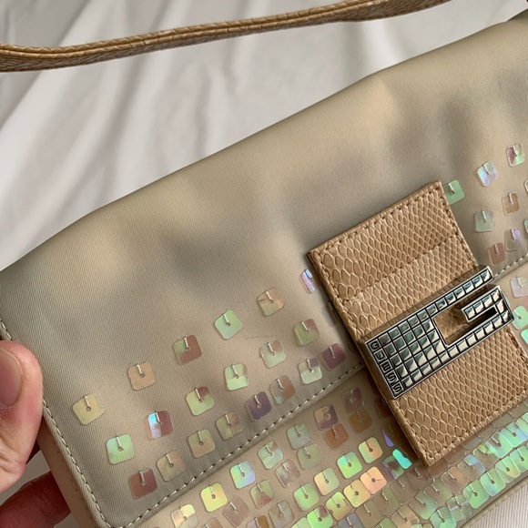 Guess Small Shoulder Bag - Picture 3 of 15